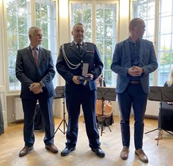 Medaili za zásluhy o bezpečnost dostali také čtyři hasiči