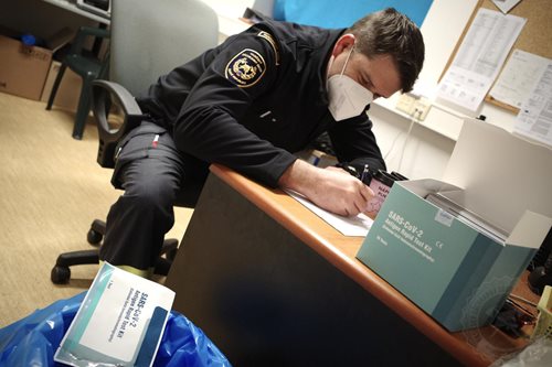 Samotestování příslušníků a zaměstnanců