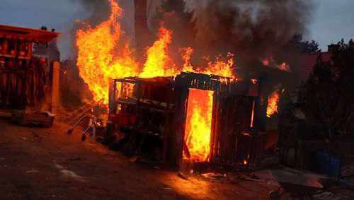 Požár zahradního domku zaměstnal čtyři jednotky hasičů
