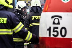V Chotěboři hořelo v rodinném domě, na místě zasahovalo pět jednotek hasičů