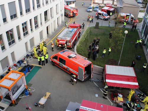 Při požáru musely být evakuovány osoby