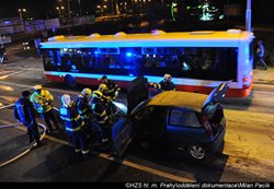 Požár osobního auta v Praze 10 způsobila technická závada