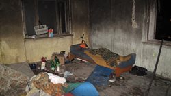 Hasiči zachránili z hořícího bývalého mlýna   určeného k demolici čtyři bezdomovce. 