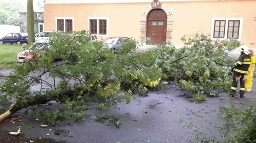 Varování meterologů se od včerejších odpoledních hodin do dnešního rána v Pardubickém kraji vyplnilo