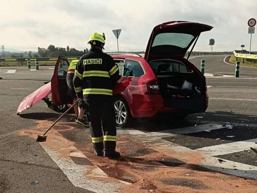 Ranní nehoda na obchvatu si vyžádala čtyři zraněné