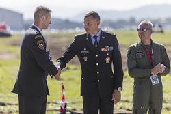 Hasič David Krhovjak dostal na Dnech NATO medaili za záchranu života
