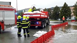 Intenzivní déšť navýšil hladiny řek i výjezdy hasičů