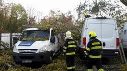 Hasiči v Jihomoravském kraji pokračují v odklízení následků silného větru