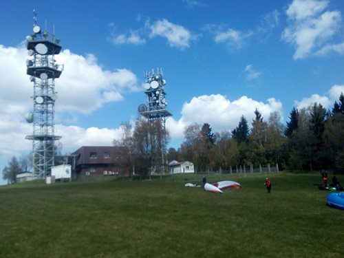 Na Zvičině havarovali během jedné hodiny dva paraglidisté