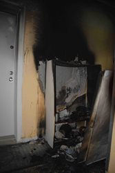 Ve Valčíkova ulici v Pardubicích hasiči zasahovali během týdne třikrát u úmyslně založených požárů.