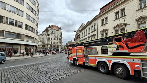 Požár opony divadla ohrozil návštěvníky