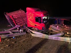 Nehoda polských vozidel na dálnici u Velkých Albrechtic zaměstnala hasiče 6 hodin