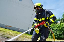 Kouř z hořící chemické látky ohrožoval občany