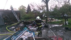 Požár střechy domu ve Starém Jiříkově
