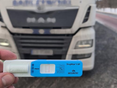 Řidič kamionu porušil zákaz vjezdu a test na drogy byl pozitivní
