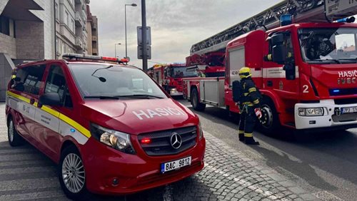 Hasiči bojovali s požárem elektroinstalace v budově