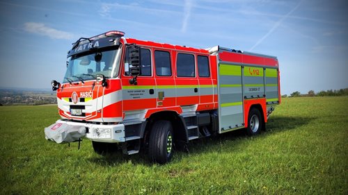 Z hasičské stanice Neratovice vyjíždí k zásahům nová cisterna Tatra Terra