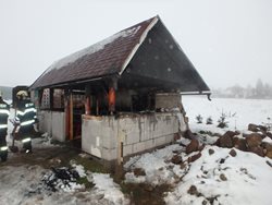 Místo uzeného masa požár. Požár pergoly, který vznikl od uzení masa museli řešit hasiči na Trutnovsku.  