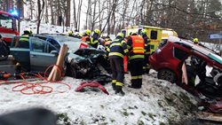 Nehoda se sedmi zraněnými na silnici I/37 u obce Lukavice