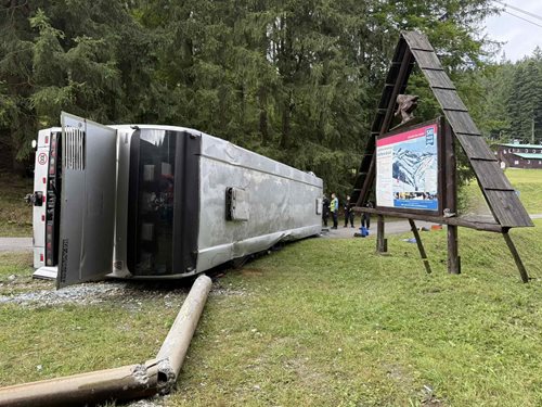 Autobus se studenty havaroval, všichni cestující utrpěli zranění