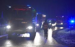 Auto zůstalo stát na přejezdu, narazil do něj rychlík