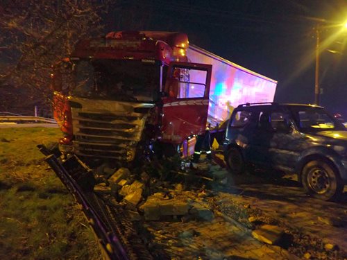 Masivní únik plynu po nehodě v Bystřici pod Lopeníkem