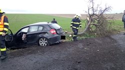 Dopravní nehoda osobního auta u Brlohu okres Louny
