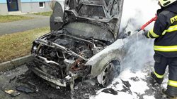 V Olomouci shořelo dnes dopoledne osobní vozidlo