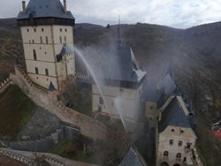 Hasiči prověřili boj s ohněm na středověkém hradě
