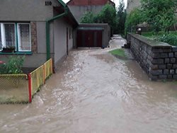 Vichřice, kroupy a přívalový déšť
