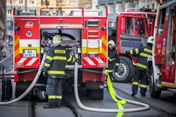 U požáru ve výrobní hale v Kunovicích na Uherskohradišťsku zasahovalo šest jednotek hasičů.