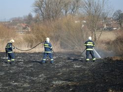 Jarní požáry trávy v Pardubickém kraji 