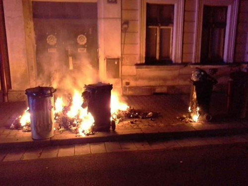 Dva mladí muži, kteří zapalovali kontejnery na Chrudimsku, zadrženi