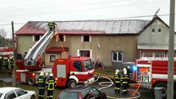 Plameny na Svitavsku zcela zničily střechu hospodářského stavení