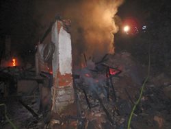 Noční požár zcela zničil chalupu a přilehlou stodolu v Havlovicích na Trutnovsku. Událost se obešla bez zranění. 