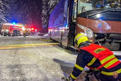 Zimní počasí přineslo větší množství zásahů u popadaných stromu, sníh komplikoval provoz