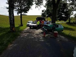 Překopnutá přípojka plynu i nehoda auta