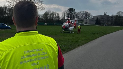 Střet cyklisty s vozidlem skončil bojem o život