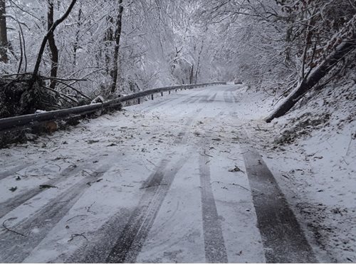 Výstraha : Vysoká nová sněhová pokrývka
