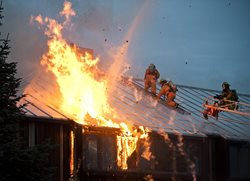 Technická závada na stavebním stroji způsobila požár stodoly