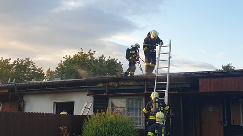 V Mostkovicích hořely dvě rekreační chaty