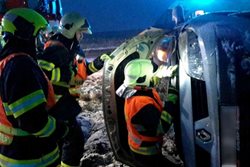 S příchodem sněhové nadílky v Jihomoravském kraji počet výjezdů k nehodám pokračoval ve středu i v odpoledních hodinách