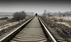  Tragédie v předposlední den v roce uzavřela dopoledne část železniční tratě do Trutnova.V kolejišti byla nalezena usmrcená osoba. 