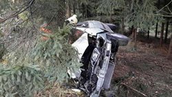 U Hosova havaroval osobní vůz, nehoda se obešla bez zranění osob