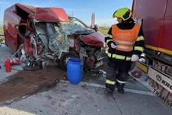 Při nehodě dodávky a kamionu na dálnici D1 byli zraněni tři lidé