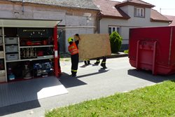 V Křižanovicích zabezpečili hasiči rodinný dům proti zhroucení