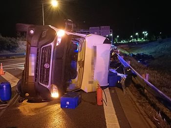 Noc plná nehod ochromila dopravu ve Středočeském kraji