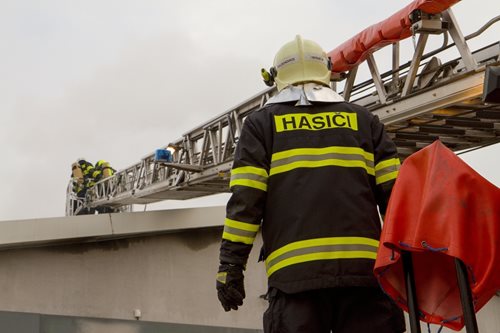 Požár dílen v Trojanovicích kvůli nedbalosti při řezání železa