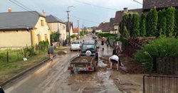 V České republice požáry střídají bouřky a hasiči se tak letos v létě vůbec nezastaví