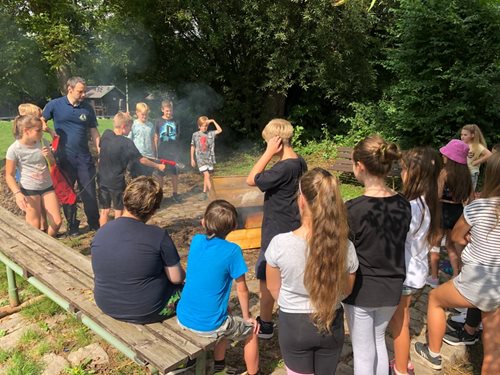 Hasiči navštívili děti ze základní školy v Dubí